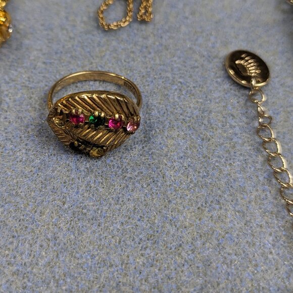 Gold Tone Jewelry Lot Necklaces & Ring 5 Piece Lot - Picture 6 of 9